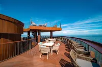 Silver Sands Hotel By RìChū