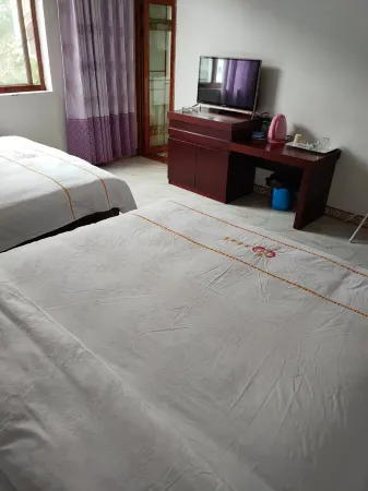 Huanghao Hotel Отели рядом с достопримечательностью «Xiluodu Times Square»