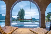 Puzhe Heishui Yueshan 270 ° Borderless Pool C Lake View Hotel