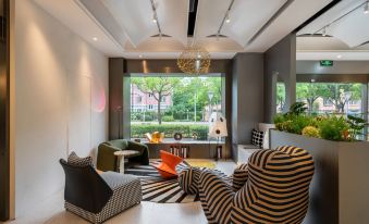 Sushi Light Luxury Hotel (Shanghai Xinzhuang Business District)