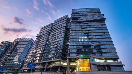 Holiday Inn Express Chengdu High-Tech Zone Отели рядом с достопримечательностью «Singapore-Sichuan Hi-Tech Innovation Park»