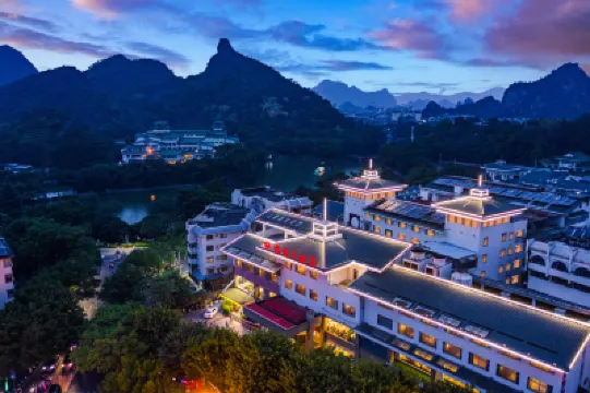 桂林大酒店（象鼻山兩江四湖店） 鄰近疊彩山的酒店