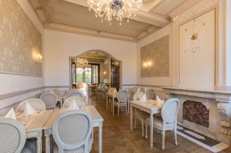 Amrâth Hotel Lapershoek Arenapark Отели рядом с достопримечательностью «Singer Laren»