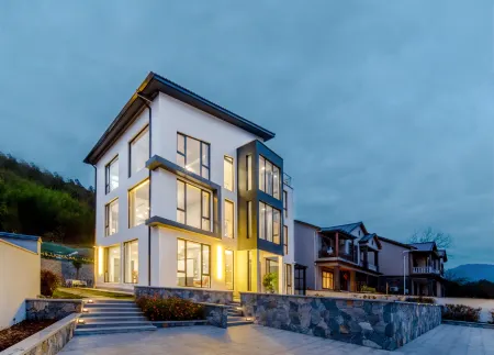 Throne Mountain·Original Starry Sky·Wild Luxurious Beauty Stay Отели рядом с достопримечательностью «Shangougou Scenic Resort»