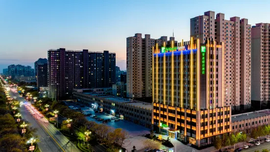 Holiday Inn Express XinJI City Center