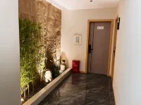 Dejiangjing Residential Homestay (Pedestrian Street Store)