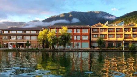 Lugu Lake Pushu Jingjing Homestay Отели рядом с достопримечательностью «Lugu Lake Viewing Platform»