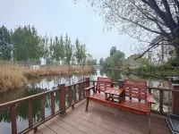 Baiyangdian Water Town Inn
