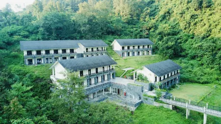 Saigon Bangioc Resort Отели в г. Ha Lang District