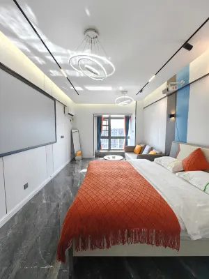 Qingpingguo Movie Apartment (Fuzhou South Railway Station)
