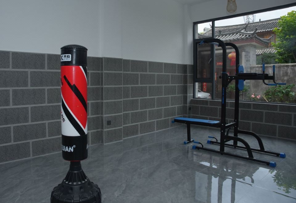 2. 홀리 코트야드 ..