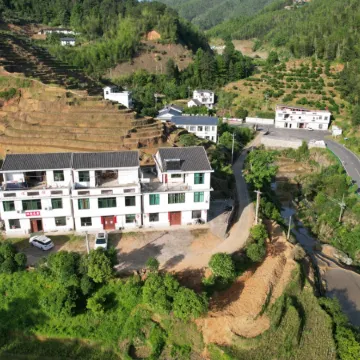 Chongyi Shangbao Terraces are transported to accommodation