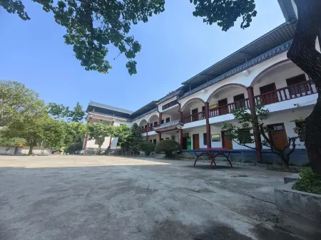 Qingchuan Xiangyang Hotel Отели в г. Цинчуань