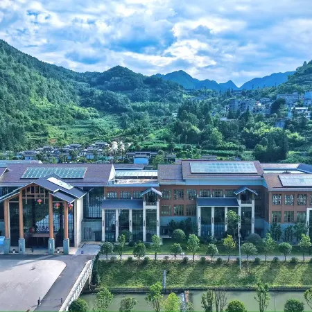 Jiugushui Wenquan Center Hotel