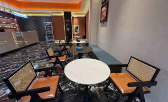 Liling Cichen Grand Hotel (Liquan Road Jiuhong Century Plaza)