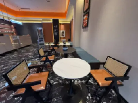 Liling Cichen Grand Hotel (Liquan Road Jiuhong Century Plaza)