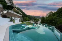 Chongdugou Mochi B & B - Pools