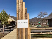 Spruce Moon Gazing Snow Mountain View Design Guesthouse (Xinjiang Kanas National Geopark) - บริการรถรับส่ง