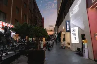 Rongyu E-sports Homestay (Zhangye West Station Giant Buddha Temple) - โฮมสเตย์
