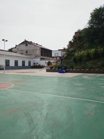 Wangxixiang Yaodong Featured Homestay Отели рядом с достопримечательностью «Wulaofeng Peak»