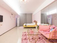 济南兰意时尚主题公寓 - 粉色大床房