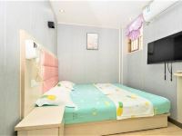 武汉月亮湾主题公寓光谷广场地铁站店 - 温馨大床房