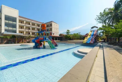 RedDoorz Resort Premium @ Sangkan Hurip Kuningan Hotels near Ono LB Linggajati