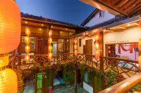 Lijiang Clouds flying high Inn