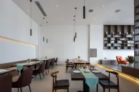 Rezen Laizhu Hotel (Suining Wetland Park)