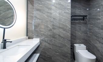 Empire Hotel (Haikou Guoxing RT-Mart Store)