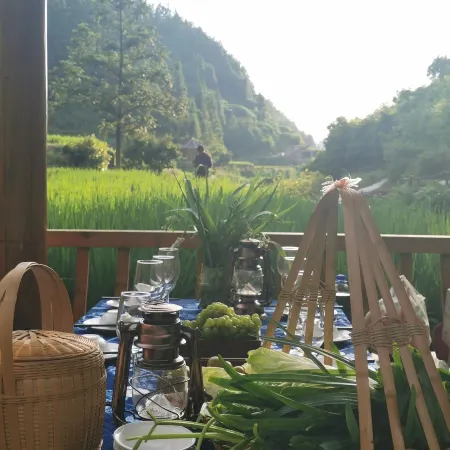Zhaoxing Dongzhai Yiman Inn