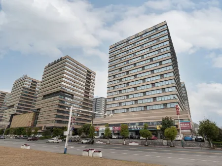 Xana Hotelle  Nanchang West Railway Station International Expo Center Station Отели рядом с достопримечательностью «CPC Nanchang Committee Party School»