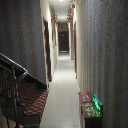 Qujing Jinshi Business Hotel