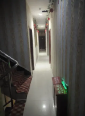 Qujing Jinshi Business Hotel