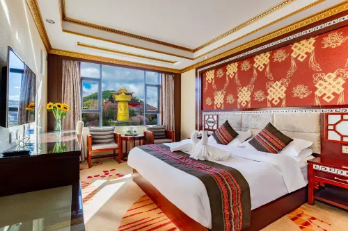 Floral Hotel· blue sky Meijing Hotel (Dukezong Ancient City)