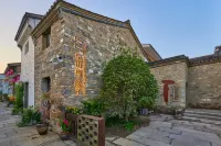 Hangzhou Jiande Yanzhou Ancient City. Looking at Shan Mei Yard. Hotels in Jiande