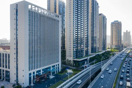 Fontoo Hotel Wuhan Xiongchu Avenue Отели рядом с достопримечательностью «China University of Geosciences»