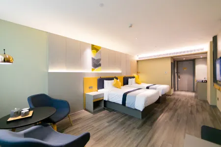 Homeinn Selected Hotel (Nantong Yuanyong Plaza Wenfeng Subway Station) Отели рядом с достопримечательностью «Jiangsu College of Engineering and Technology»