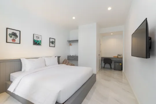 ห้องดีลักซ์ เตียงใหญ่ พร้อมวิวสวน