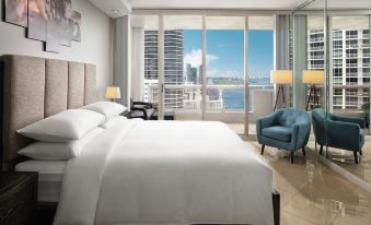 DoubleTree by Hilton Grand Hotel Biscayne Bay