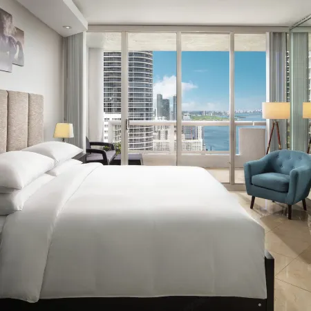 DoubleTree by Hilton Grand Hotel Biscayne Bay