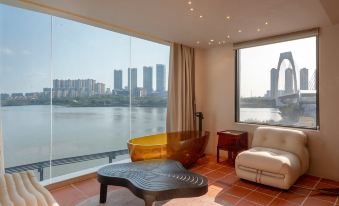 Nanning Leshell Waterside Hotel(Wanxiang City Fangte ASEAN God Painting Shop)