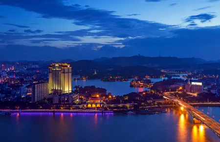 Kande International Hotel Отели рядом с достопримечательностью «Hejiang Attic»