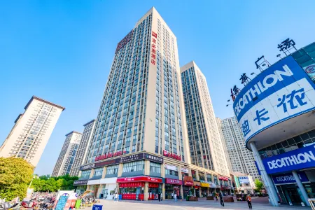 Ibis Hotel (Luoyang Baolong Square)