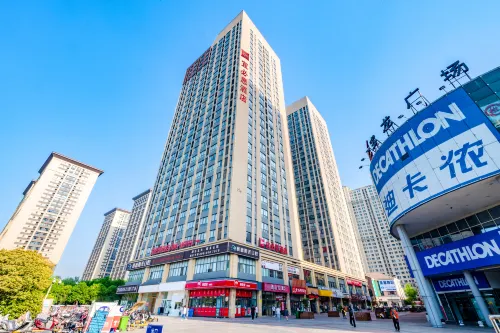 Ibis Hotel (Luoyang Baolong Square)