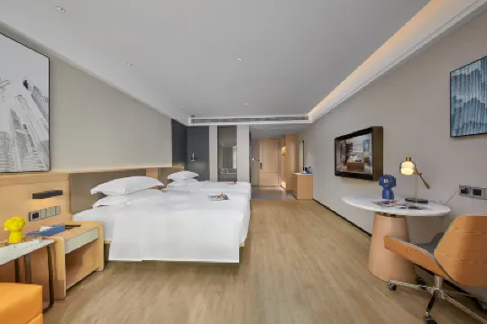 Fengyue Light Fashion Hotel (Guangzhou Baiyun Airport Renhe Metro Station Branch)