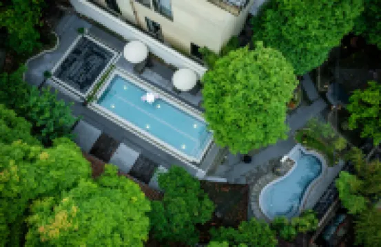 Linran Spring Holiday Hotel near The PandaVally