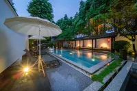 Linran Spring Holiday Hotel near The PandaVally - balneario