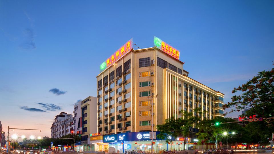Vienna Hotel (Hezhou Lingfeng Square)
