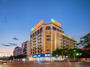 Vienna Hotel (Hezhou Lingfeng Square)